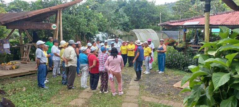 Colombie:  Ferme agroécologique El Mirador .    Chez Pedro Pablo Rodas Montes